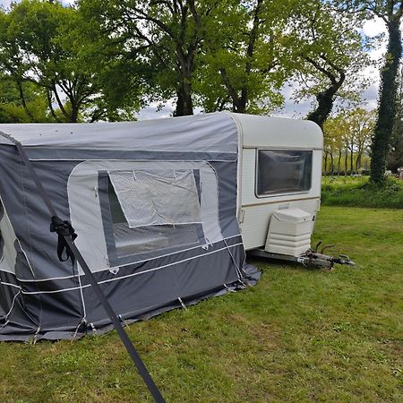 Camping Le Val Aux Fees - Broceliande Concoret Екстериор снимка