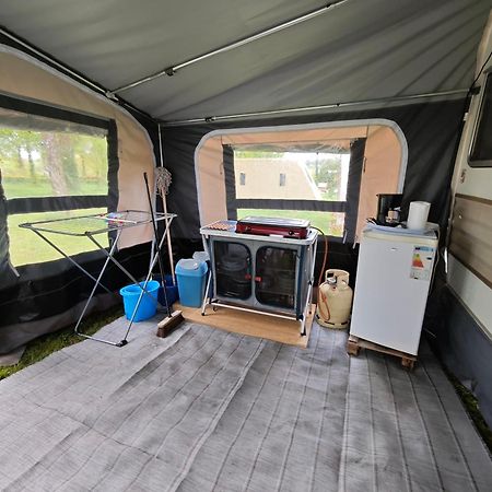 Camping Le Val Aux Fees - Broceliande Concoret Екстериор снимка