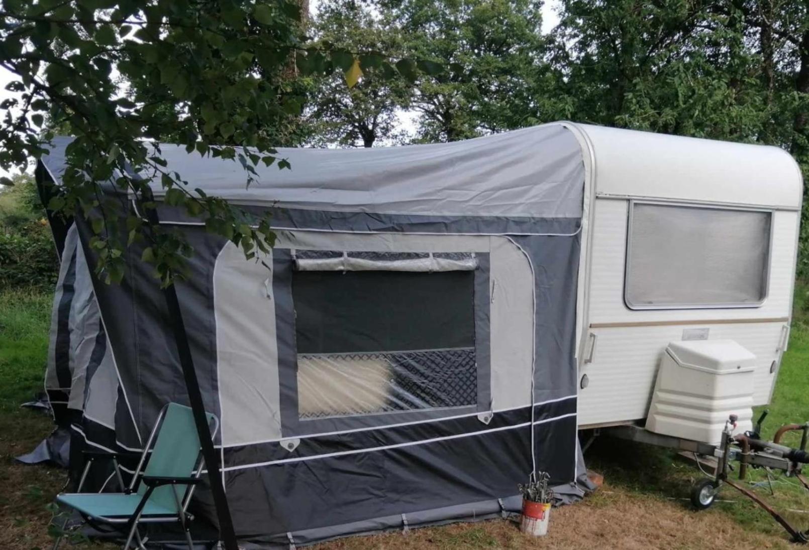 Camping Le Val Aux Fees - Broceliande Concoret Екстериор снимка