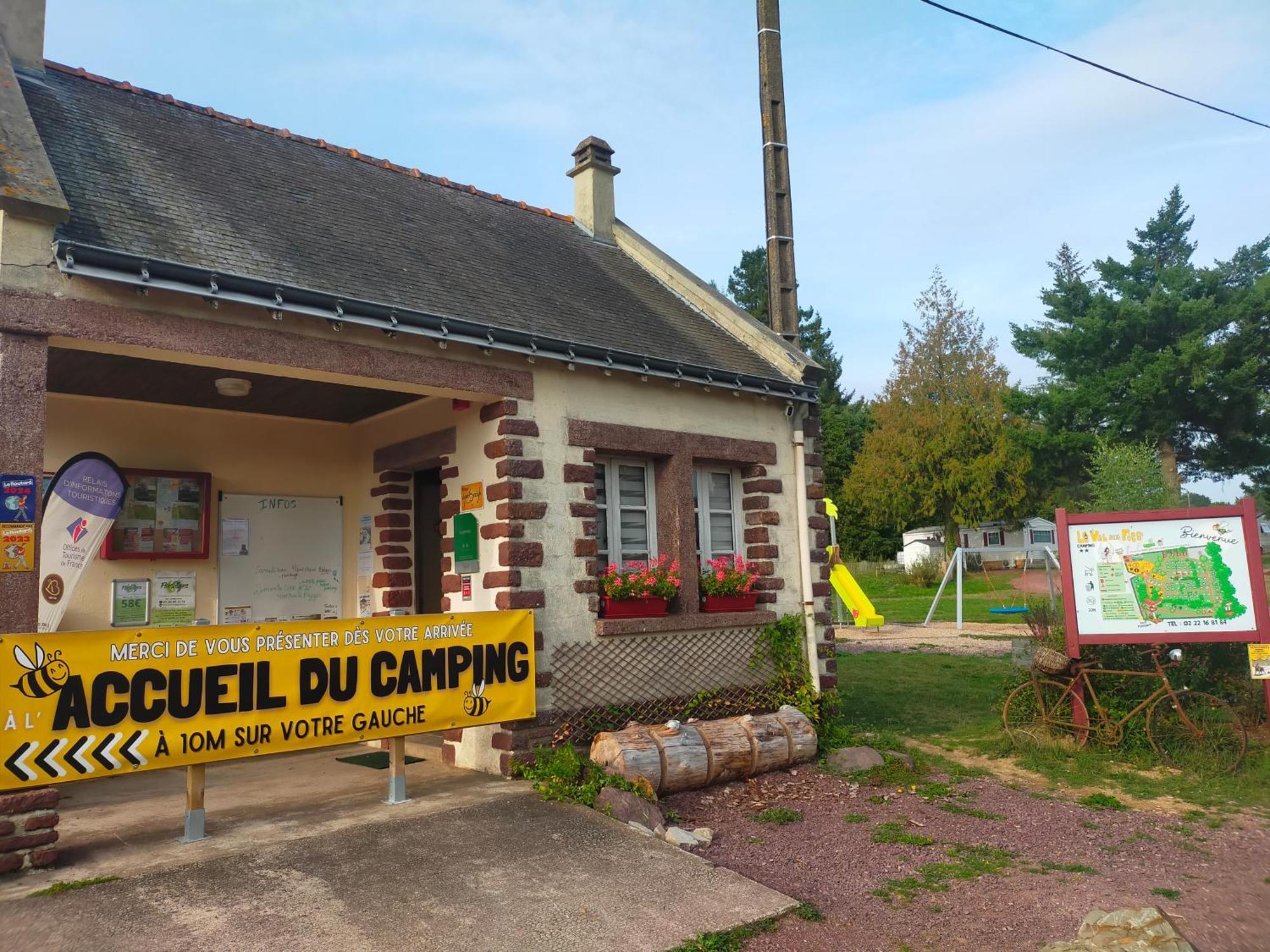 Camping Le Val Aux Fees - Broceliande Concoret Екстериор снимка