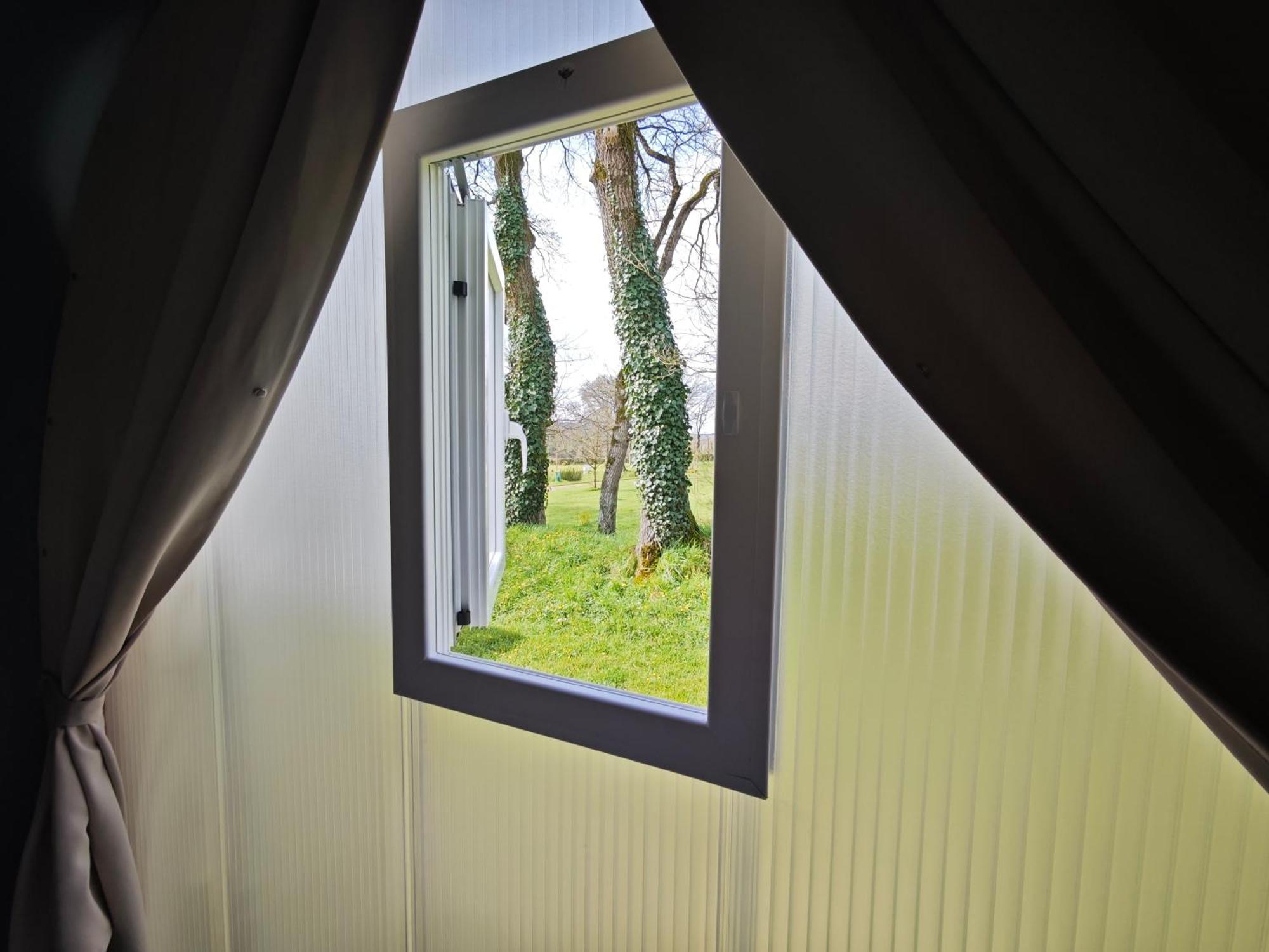 Camping Le Val Aux Fees - Broceliande Concoret Екстериор снимка
