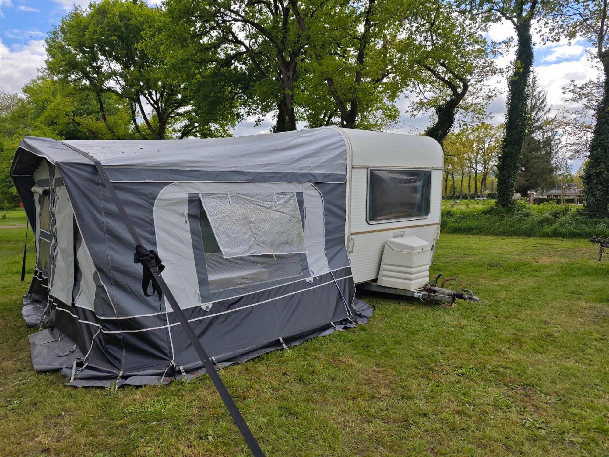 Camping Le Val Aux Fees - Broceliande Concoret Екстериор снимка