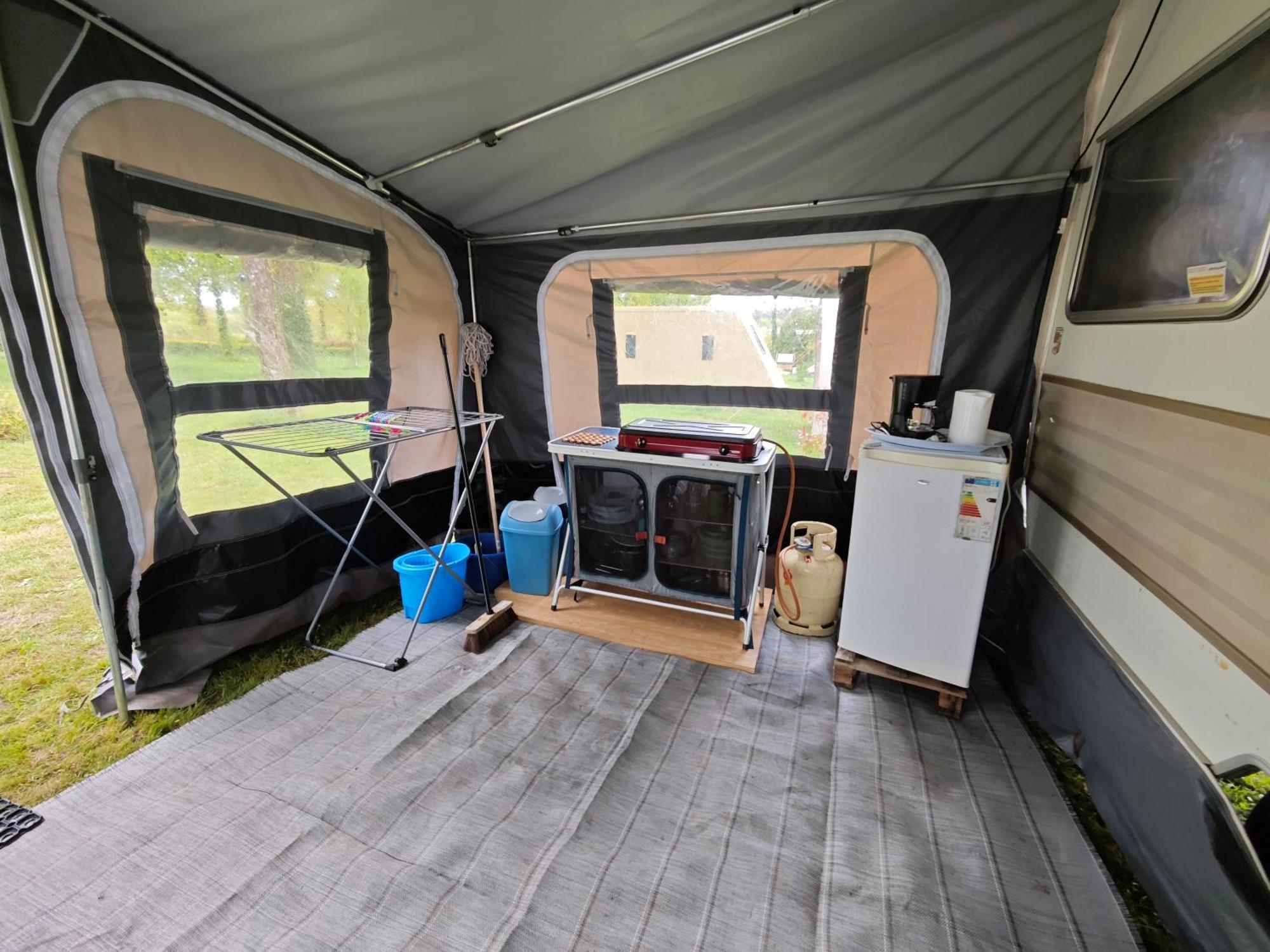Camping Le Val Aux Fees - Broceliande Concoret Екстериор снимка