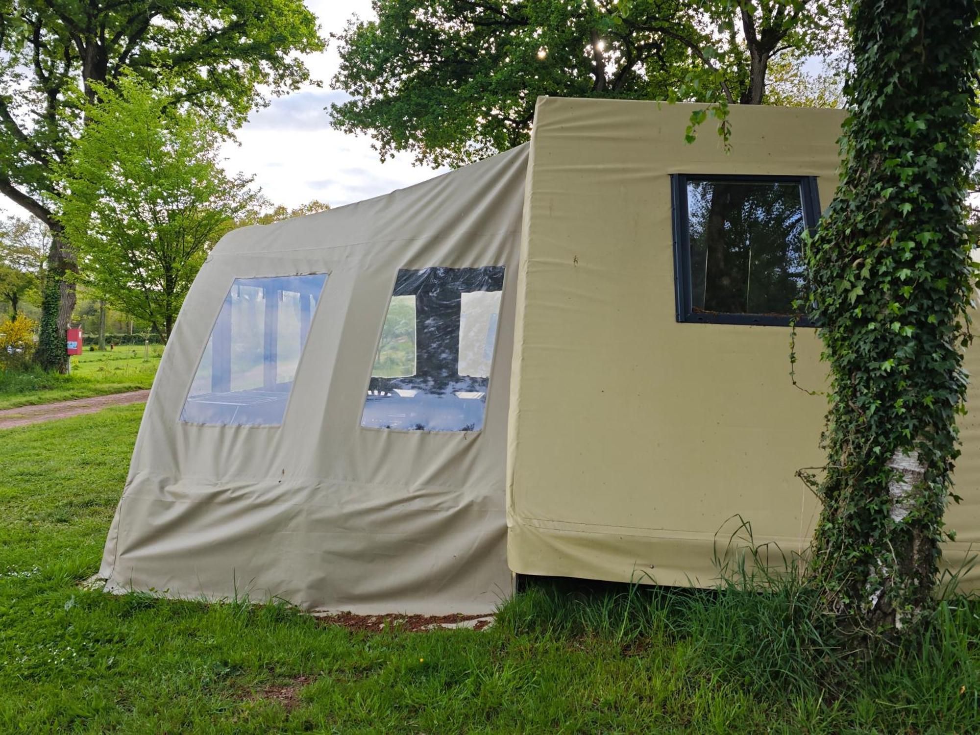 Camping Le Val Aux Fees - Broceliande Concoret Екстериор снимка